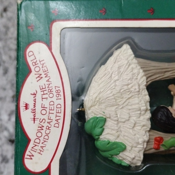 1987 Hallmark Windows of the World Christmas in Polynesia Ornament - Picture 2 of 15